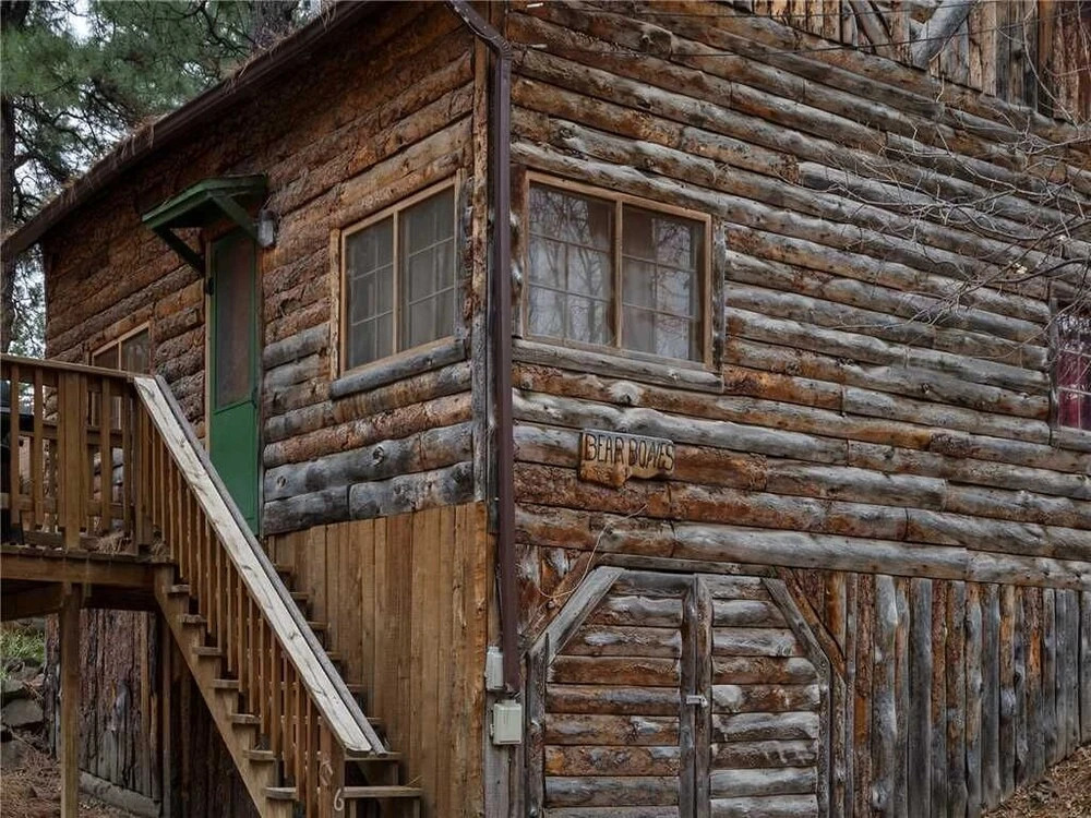 Bear Bones, 2 Bedrooms, Front Porch, Midtown, Sleeps 4