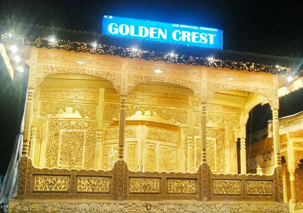 Golden Crest Houseboats