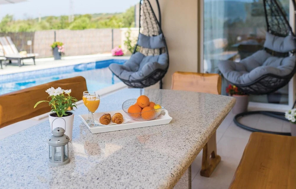 Six-Bedroom Holiday Home In Rogoznica