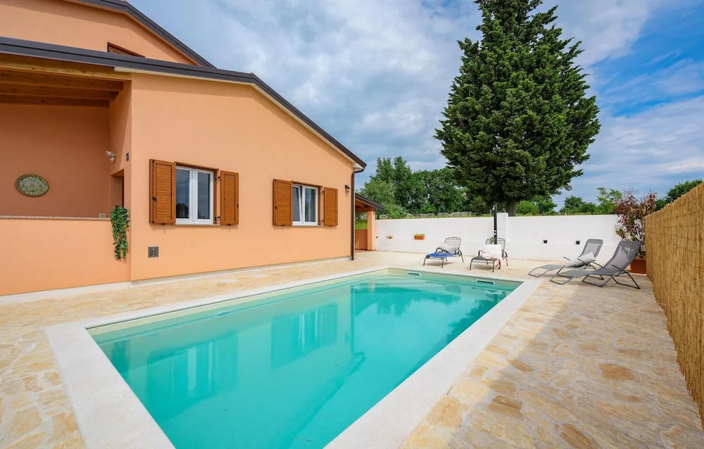 Beautiful Home In Buje
