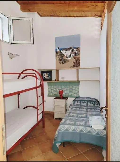 Adorable 2 bedroom bungalow close to the beach