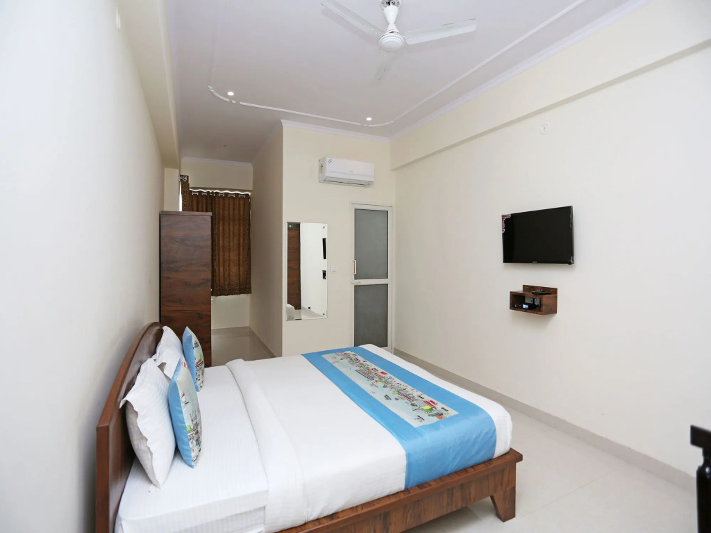 OYO 8425 Hotel Shiv Palace