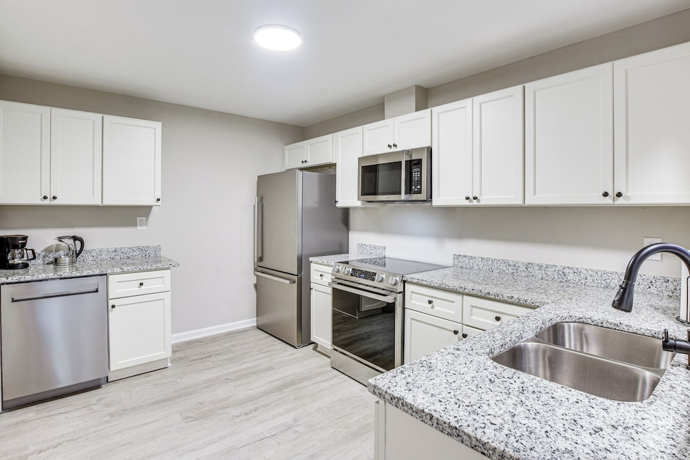 Golf, Ride & More! Home in Dtwn Southern Pines
