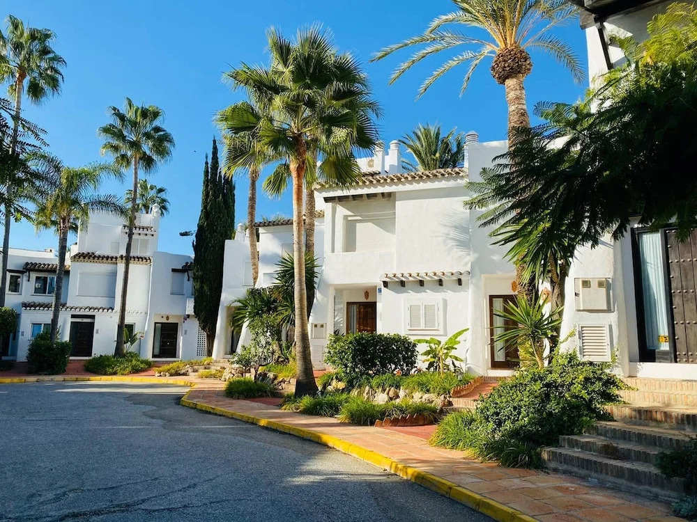 House With 3 Bedrooms in Estepona, With Pool Access, Enclosed Garden and Wifi - 150 m From the Beach