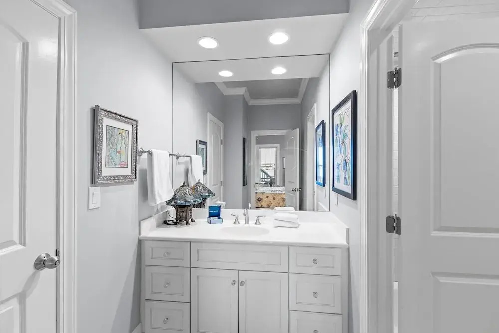 Bridgeview On Broad 1 Bedroom Home by RedAwning