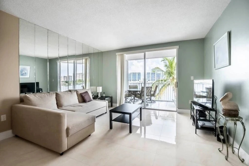 Les Pelicans 404 - 4 People, Sunny Isles Str-01043
