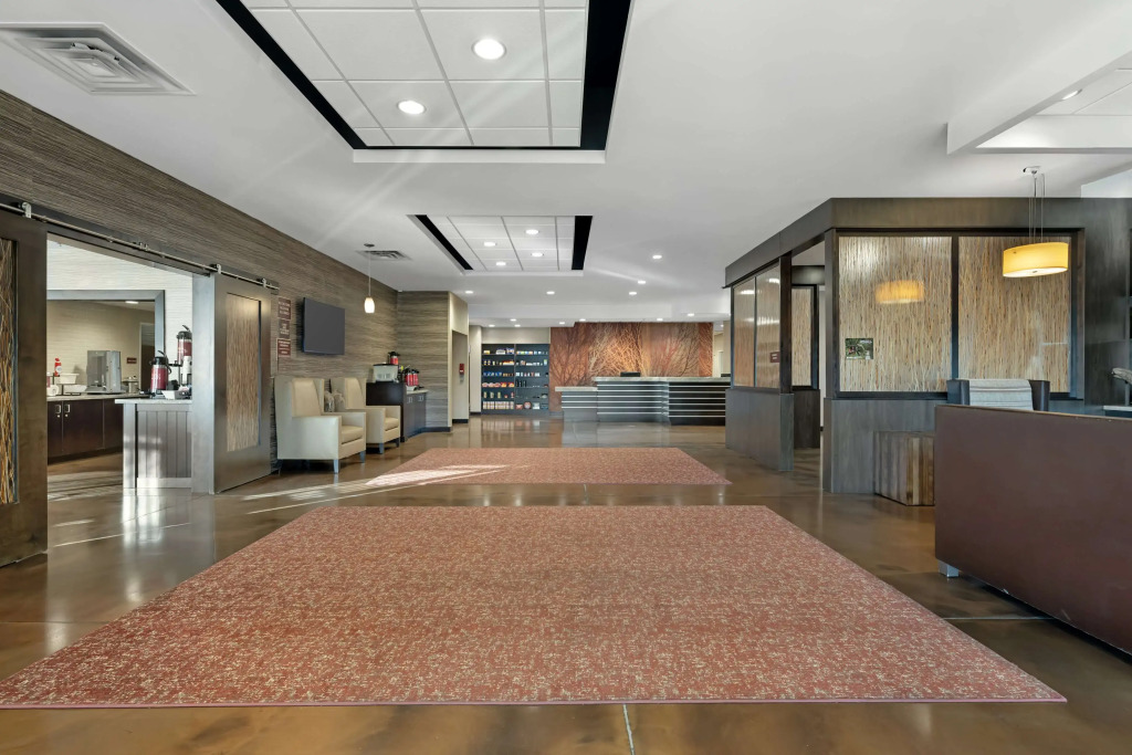 Best Western Plus Lakeview Hotel