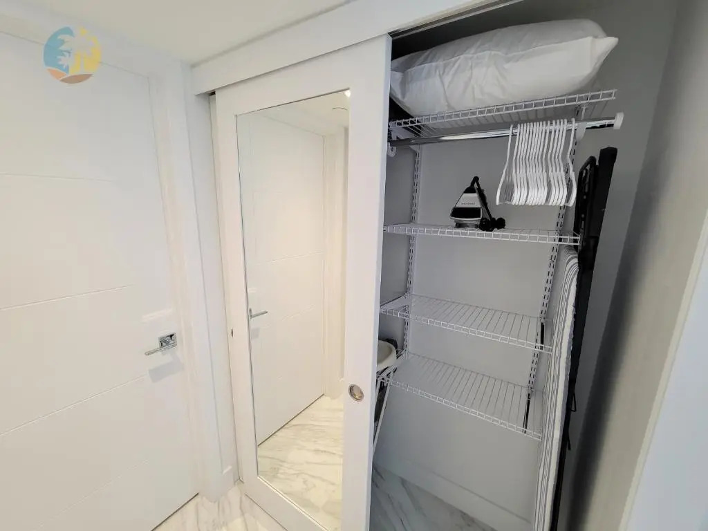 Deluxe Beach Resort - HORA RENTALS