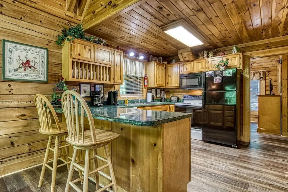 Er215 â Red Bird Haven Great Location â Close To Town! 3 Bedroom Cabin by RedAwning