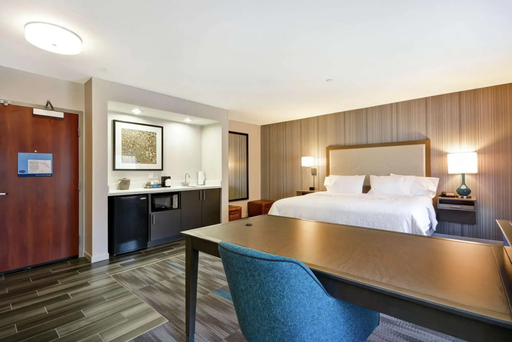 Hampton Inn & Suites Los Angeles Burbank Airport