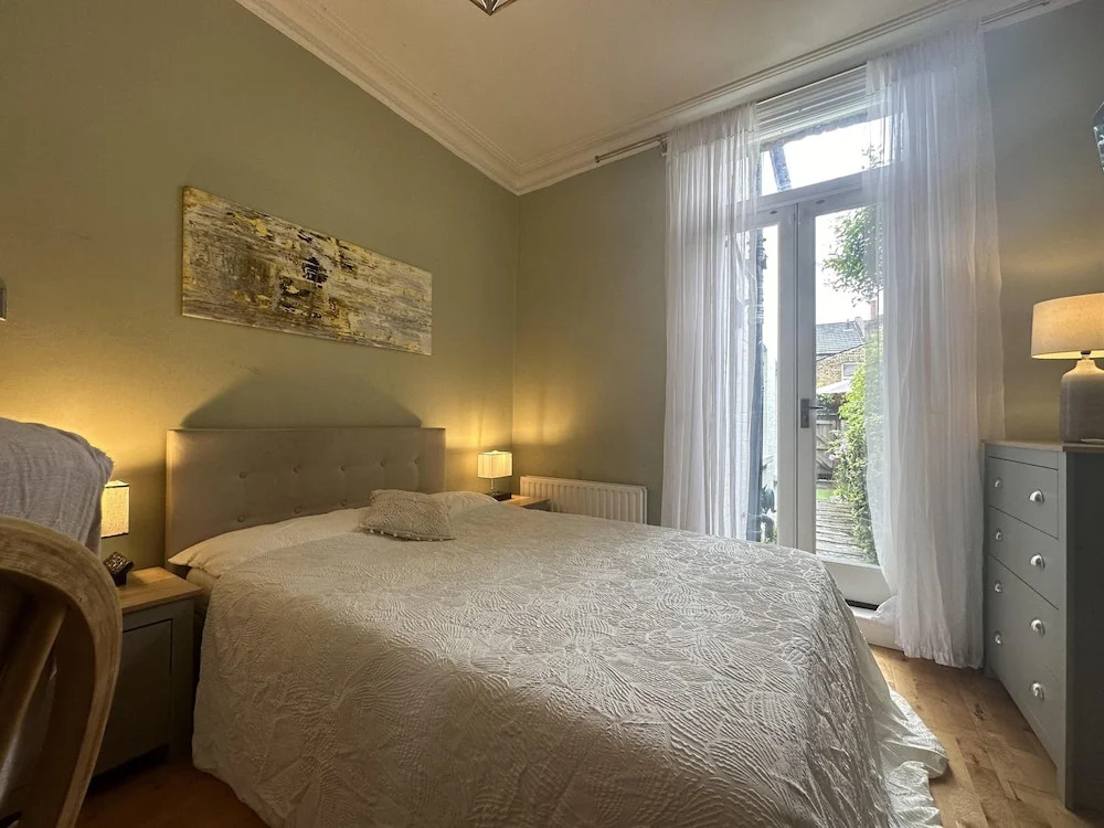 House - Sleeps 4 - Garden - Pets Ok - Parking