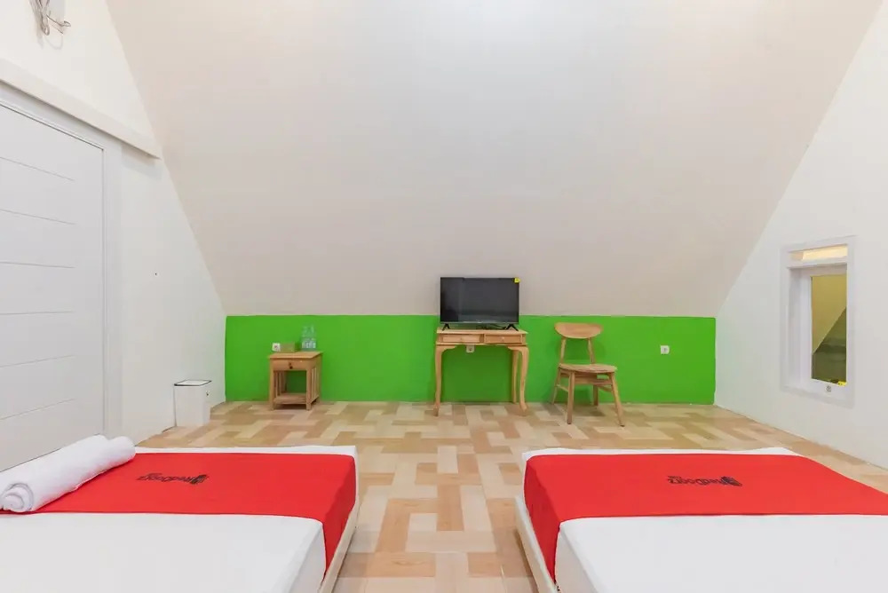 RedDoorz Syariah Plus Near Sukabumi Station