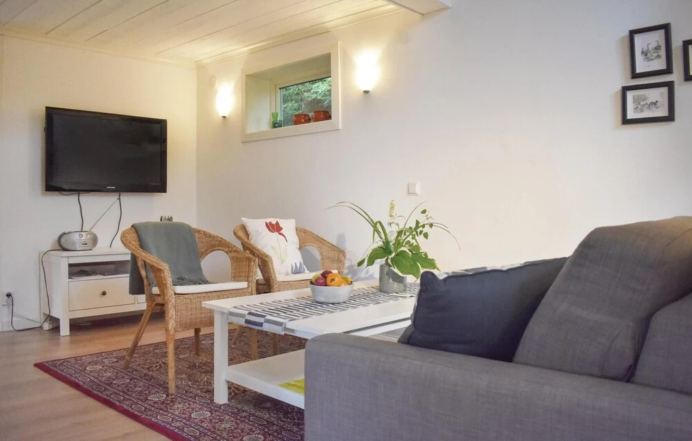 Awesome Home In Löttorp With Kitchen