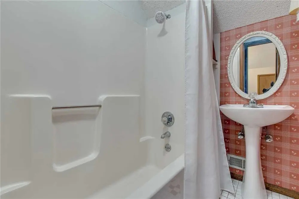 Honey Bee Cottage, 3 Bedroom, Pool Access, Grill, Fireplace, WiFi, Sleeps 8