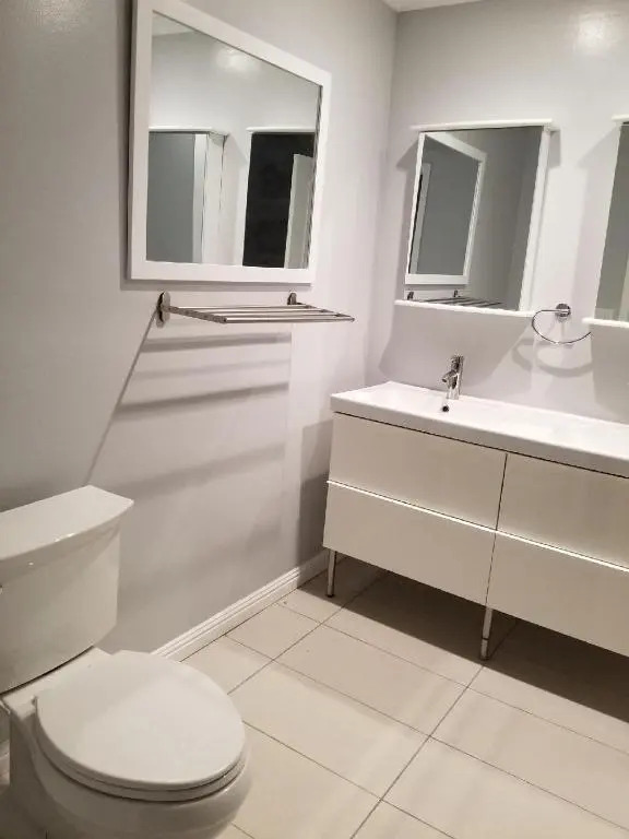 Private Room in Los Angeles with WIFI and AC and Private Fridge!!!