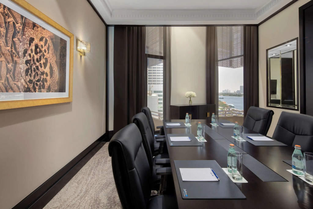 Radisson Blu Hotel, Dubai Deira Creek