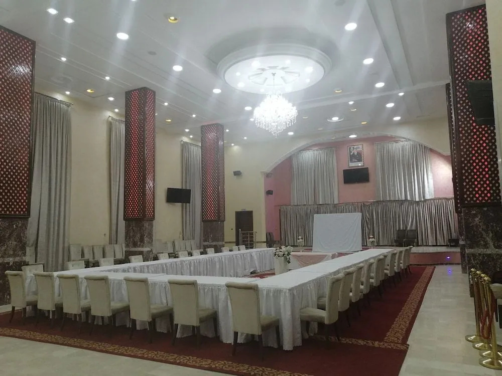 Hotel Oasis Palace