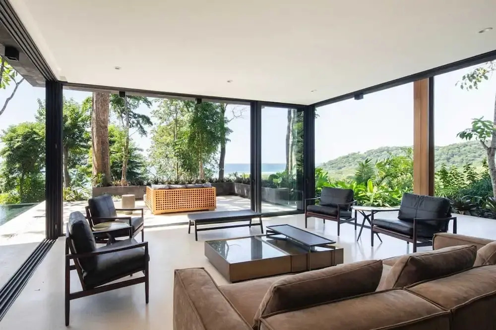 w Spectacular 4BR Villa in Costa Rica