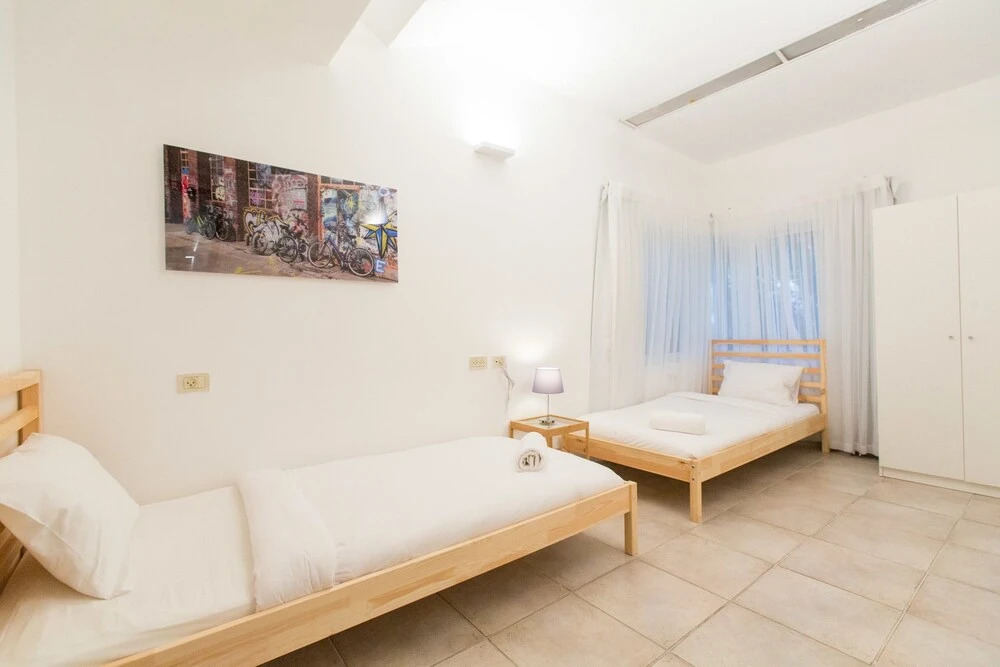 Frishman 2 BDRM 2 Baths 5 Min from beach