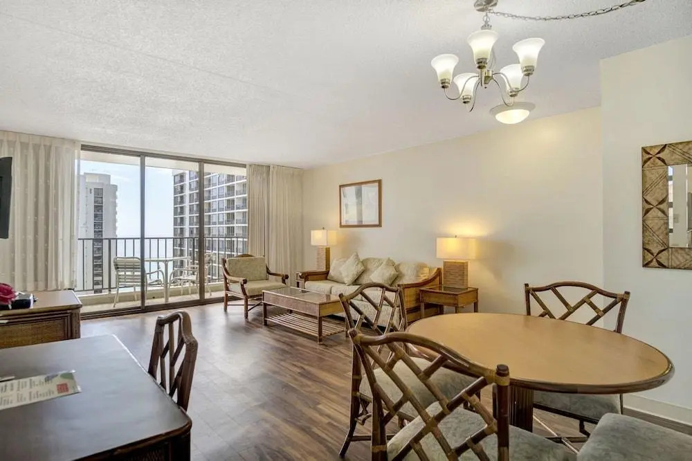 Waikiki Banyan - Ocean View Tower 2 Suite 3214
