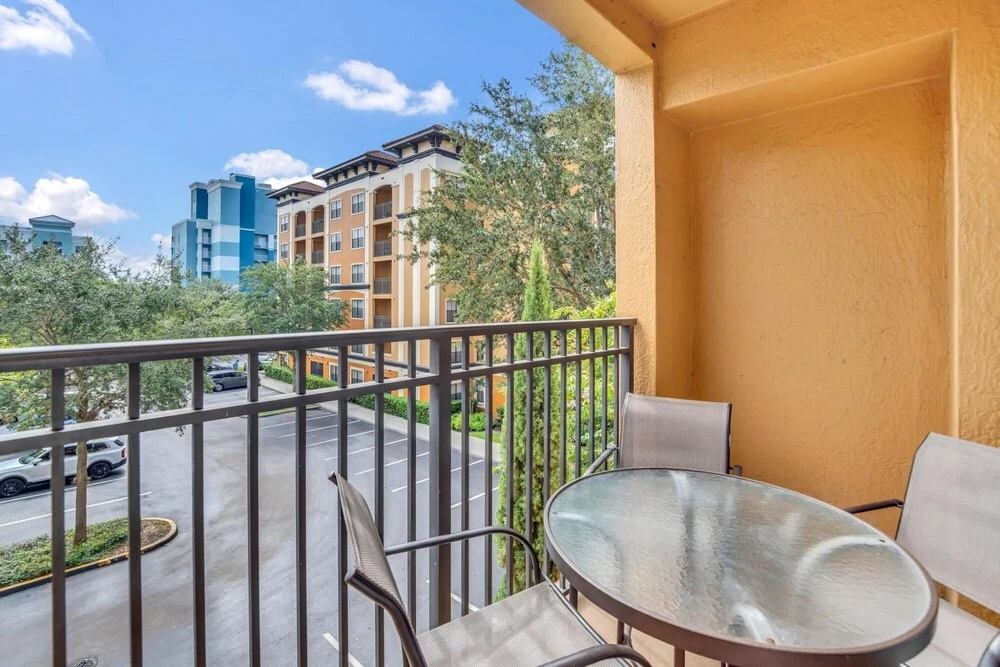 Beautiful Upgraded 2 BR Condo In Tourist District