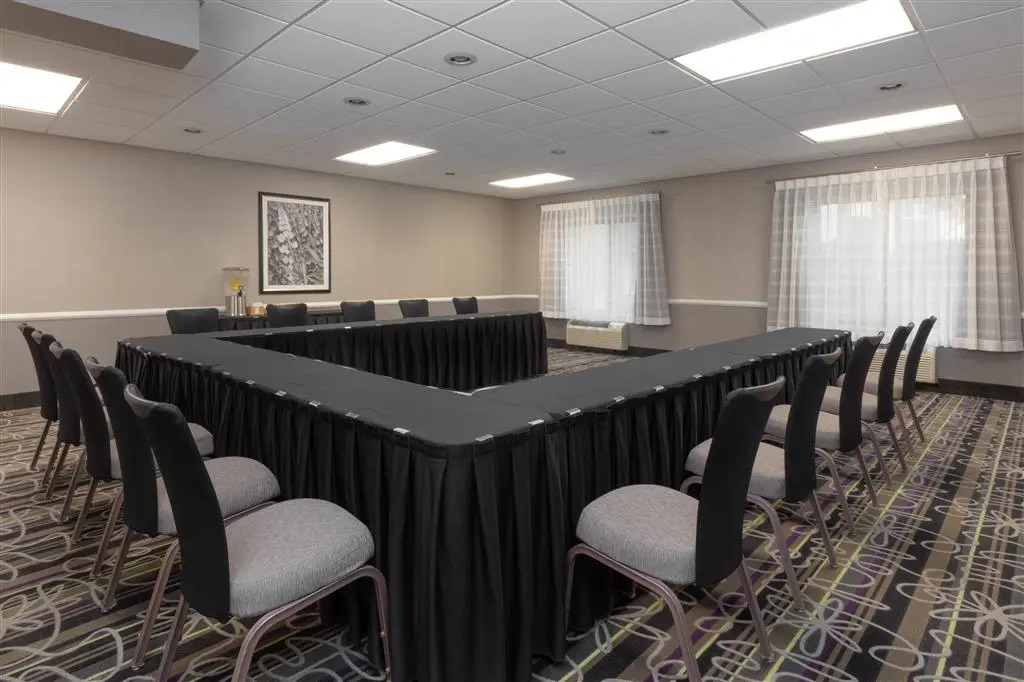 La Quinta Inn & Suites by Wyndham Clifton Park Saratoga Area 1749 Route 9