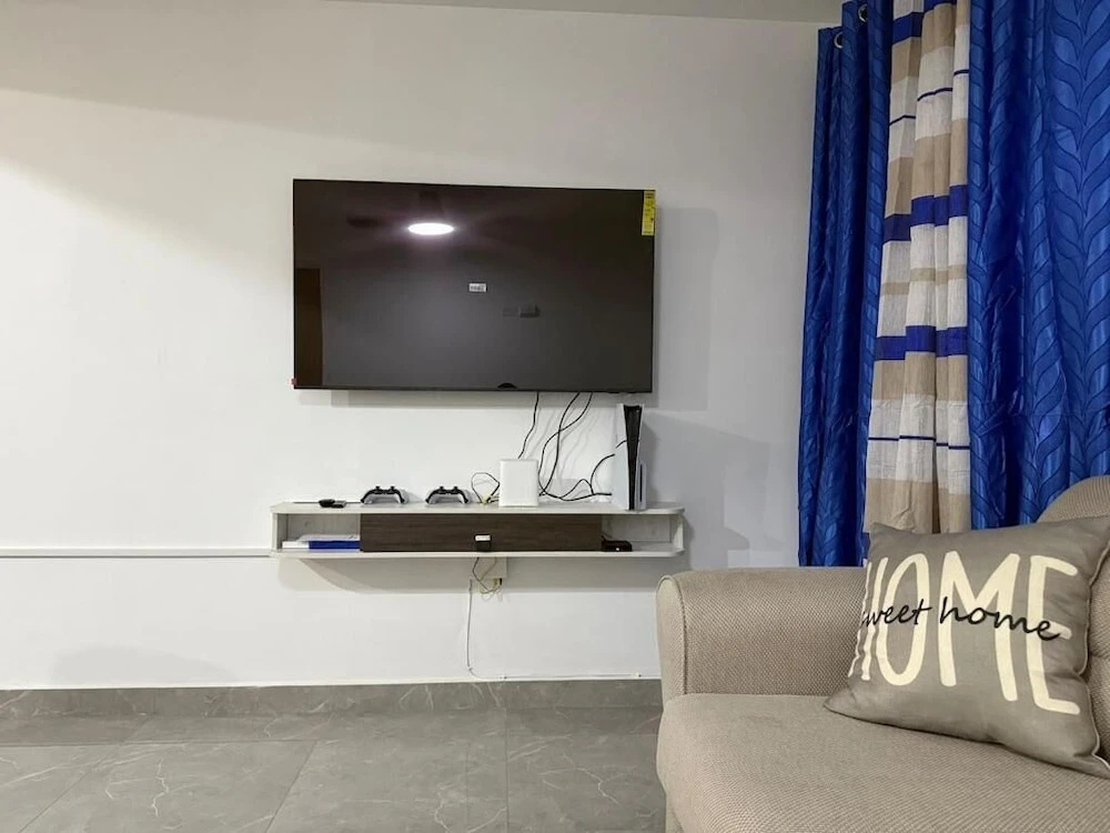 Deanery Apartments - Pool - AC - 24hrs