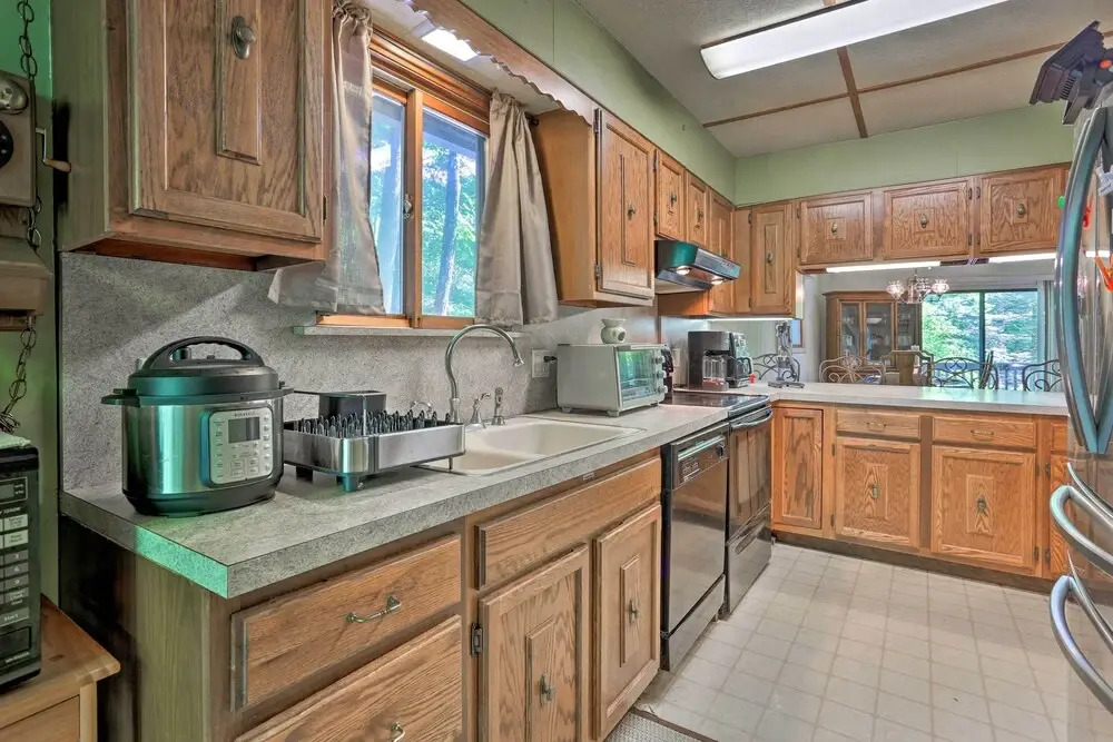 Dog-friendly Lake Ariel Resort Home w/ Deck!