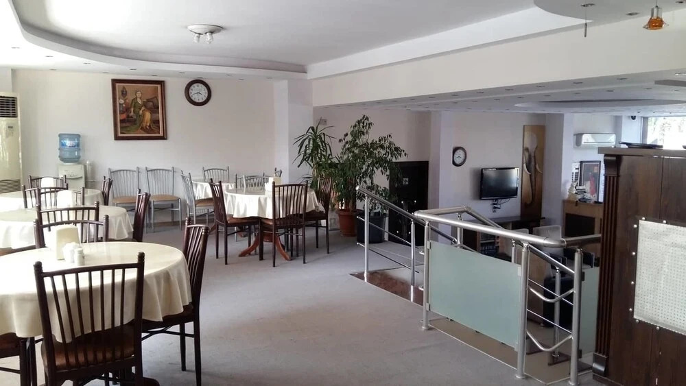 Bayrakli Otel