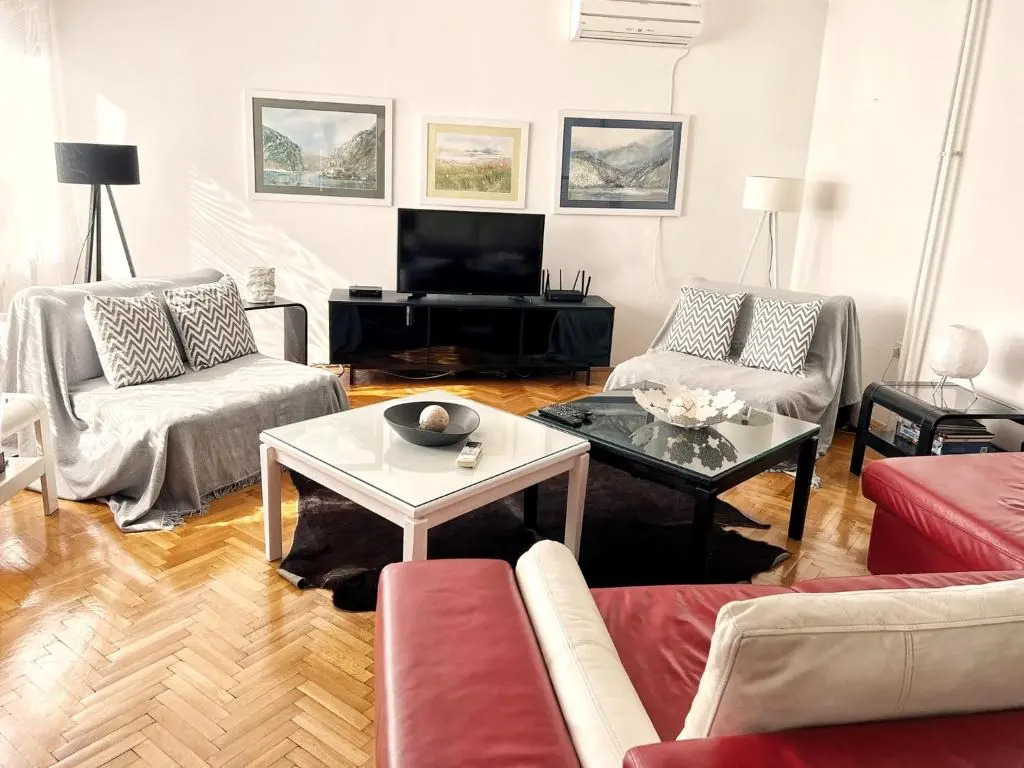 Villa Mina Kladovo, 5-Bedroom Villa with Pool for up to 12 People
