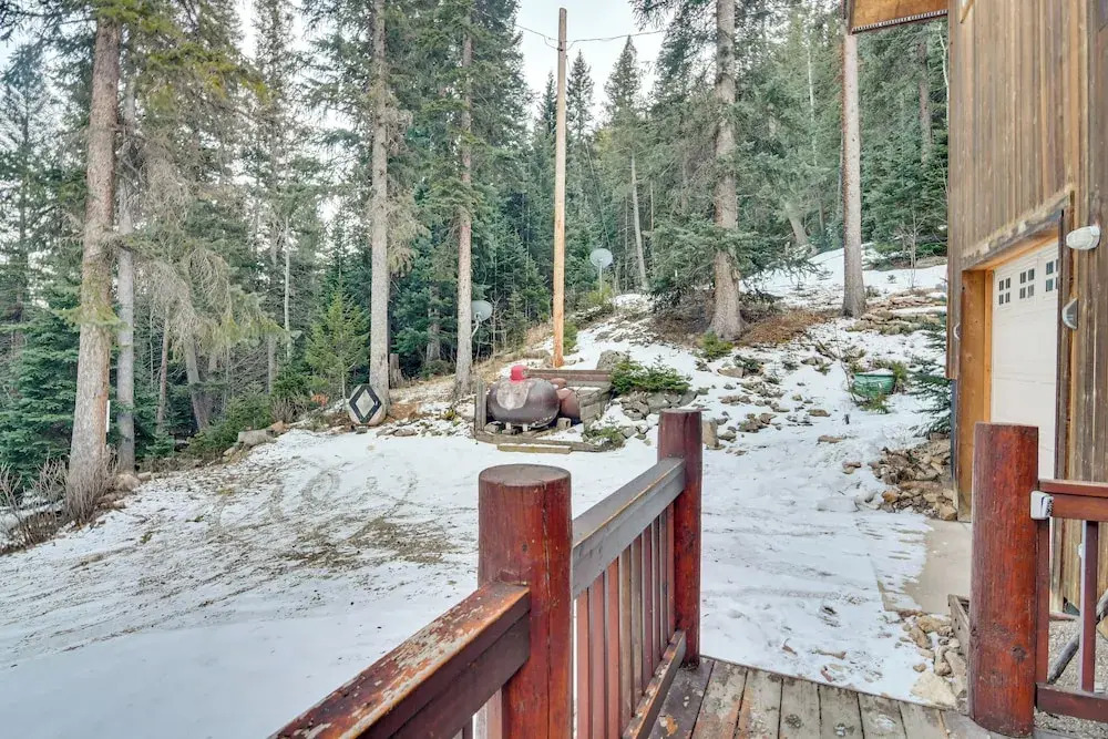 Scenic Creekside Retreat! Rocky Mountain Cabin