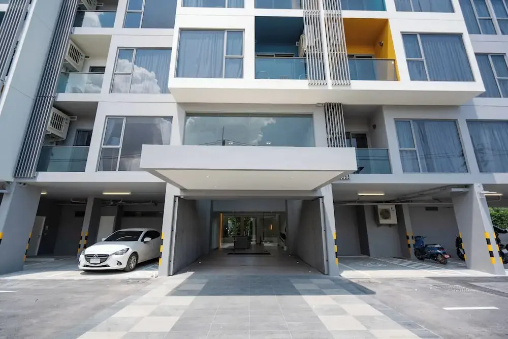 Laguna Lakeside Residences by Banyan Living