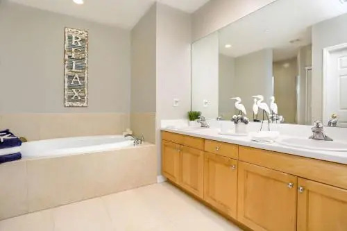 201 Harborview Grande