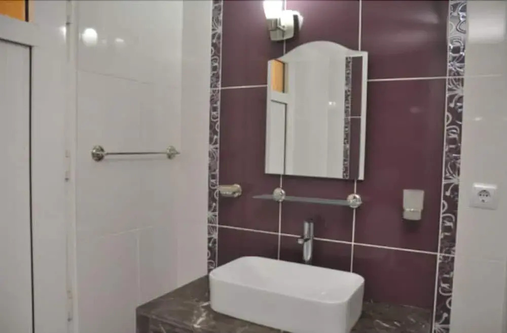 Sarsilmaz Otel