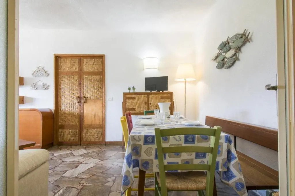 ALTIDO Charming House for 5 with Private Parking and Shared Pool