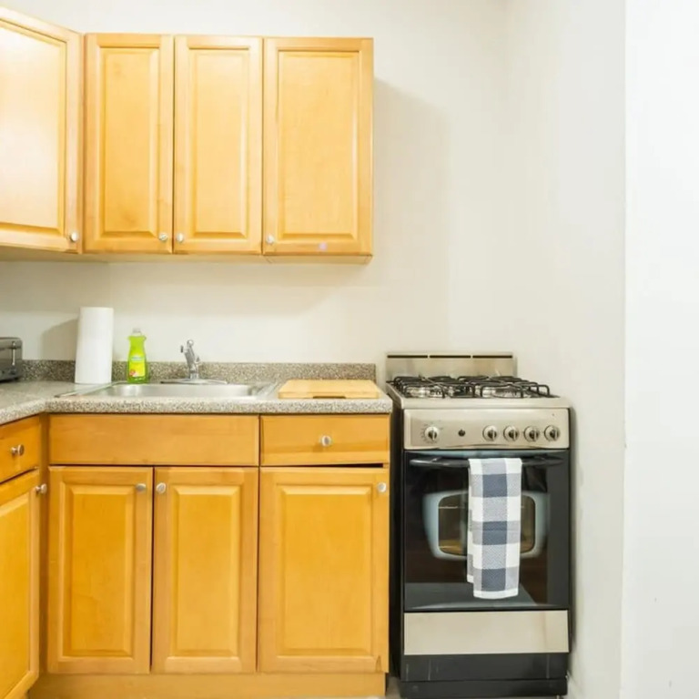 49-3b Newly Renovated 2BR W D Midtown East