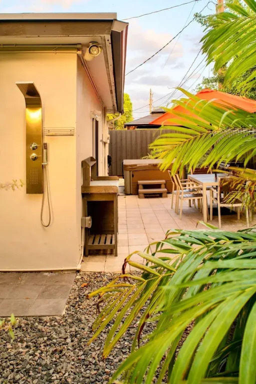 Walk to Wilton Drive - Spacious & Quiet Villa #2 HOT TUB