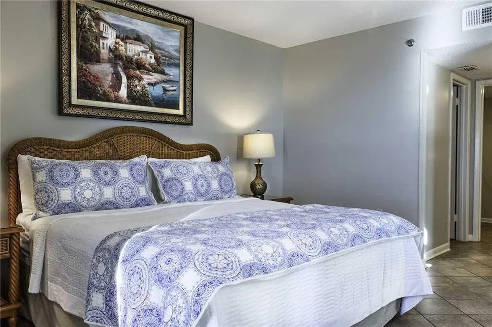 Summerchase 902 - 2 Br condo by RedAwning