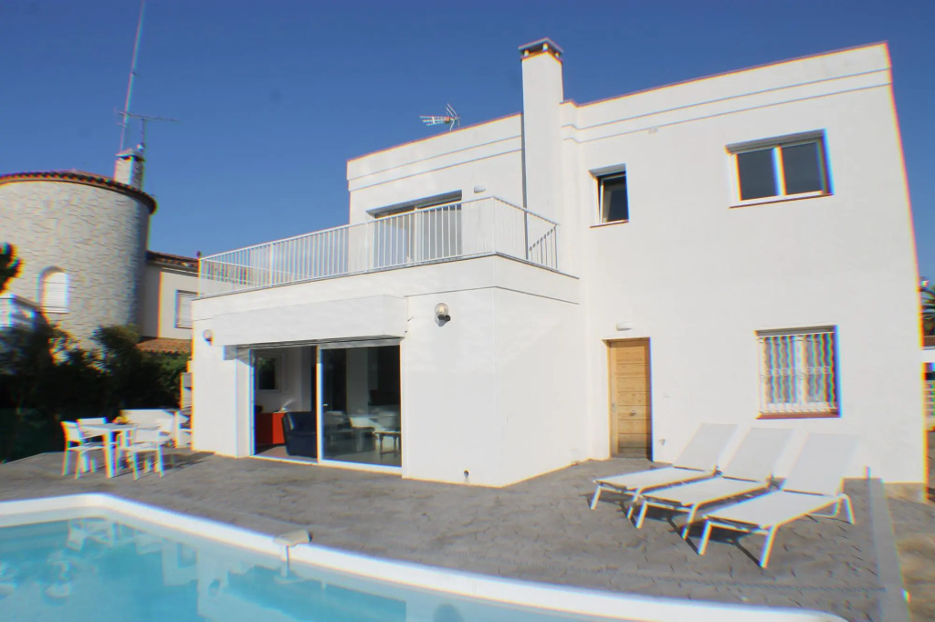 Cap Llarg 9 in Roses