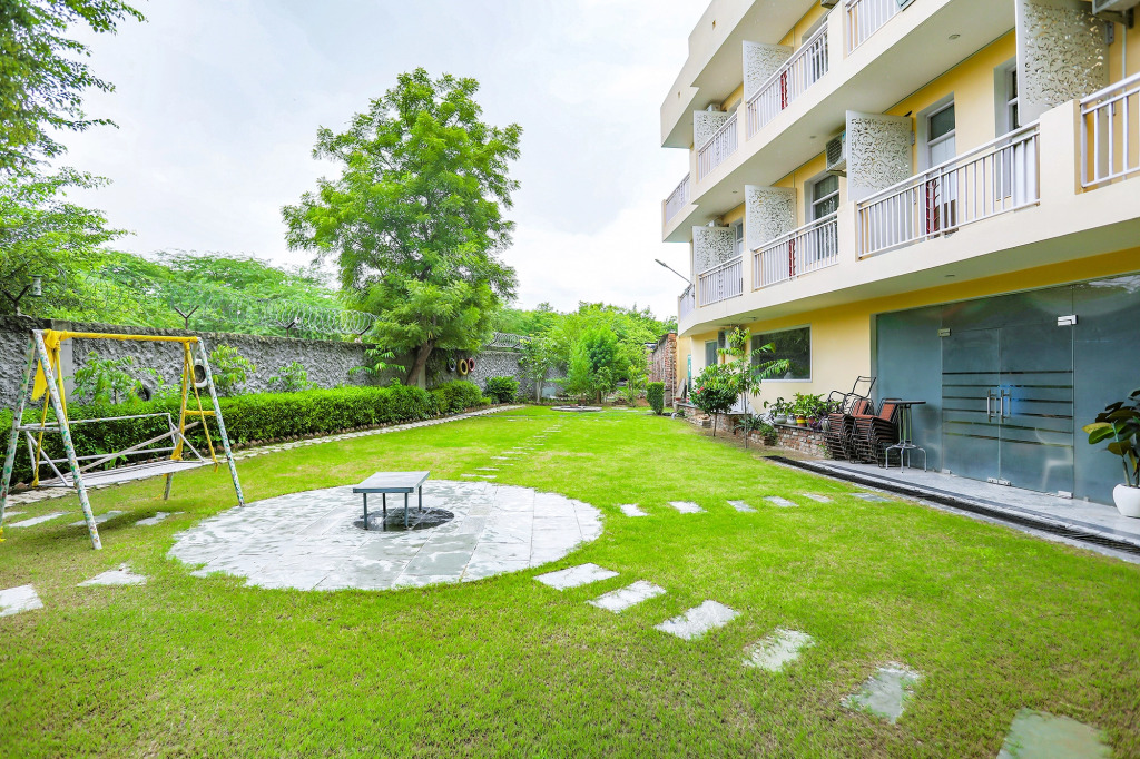 FabHotel Aravali Suites - DLF Phase 3