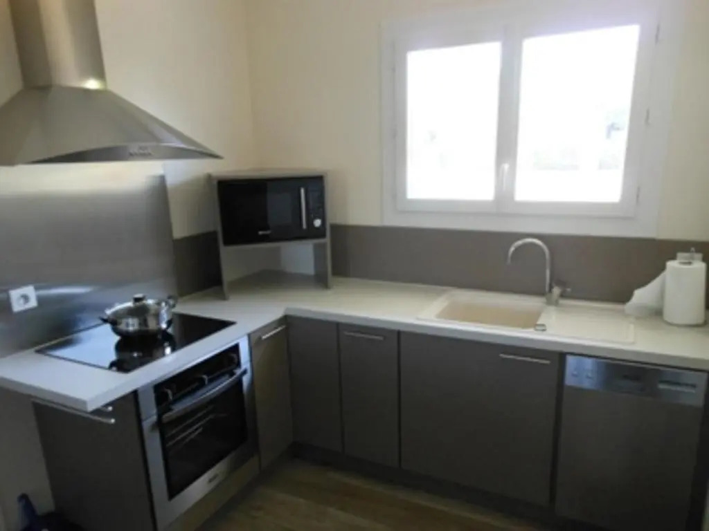 Maison rénovée avec WiFi et terrasse à Trélissac - FR-1-616-74