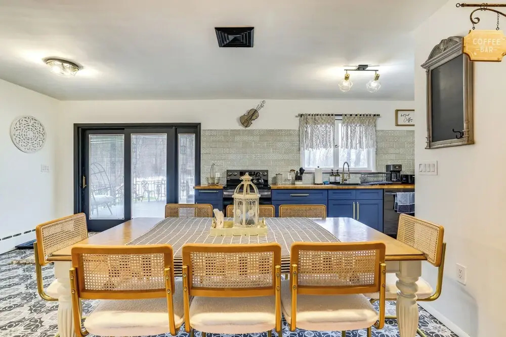 Game Room & Hot Tub! Cresco Family Home