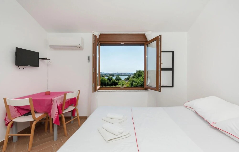 Lovely Home In Sikici With Wifi