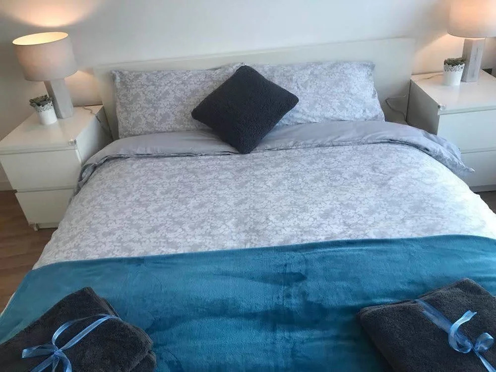 Marco Island - 2 bedroom Spacious City Centre Apartment