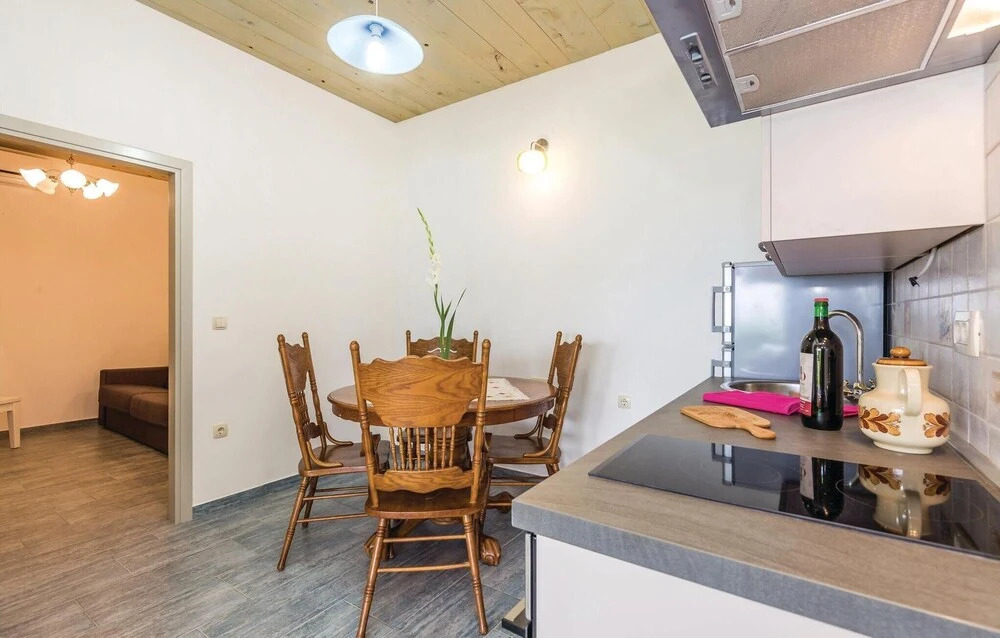 Beautiful Home in Lovran With Wifi and 2 Bedrooms