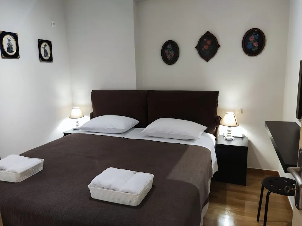 A&J Apartments or Rooms athens airport