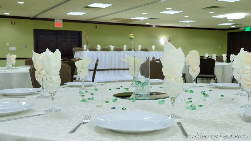 Holiday Inn Chicago Oakbrook by IHG