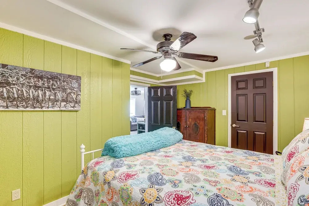 'southern Comfort at the Blue Door' in Sloan Lake
