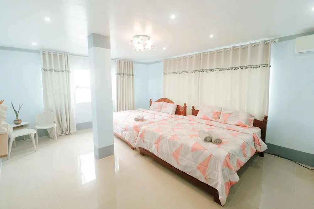 Marina Breeze Resort