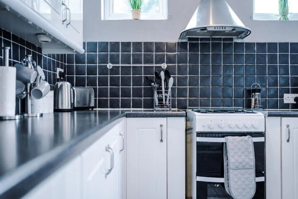 Spacious 4-Bed House in Crewe by 53 Degrees Property, Long-term discounts, Ideal for Contractors
